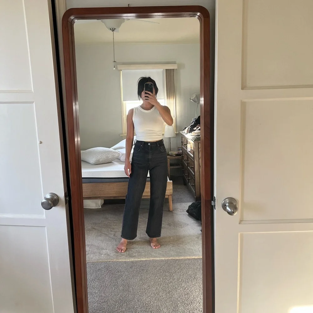 Women’s Levi’s Ribcage Straight Ankle. Black denim. Size 26 - Picture 3 of 5